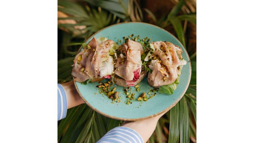 Mortadella con pane tostada