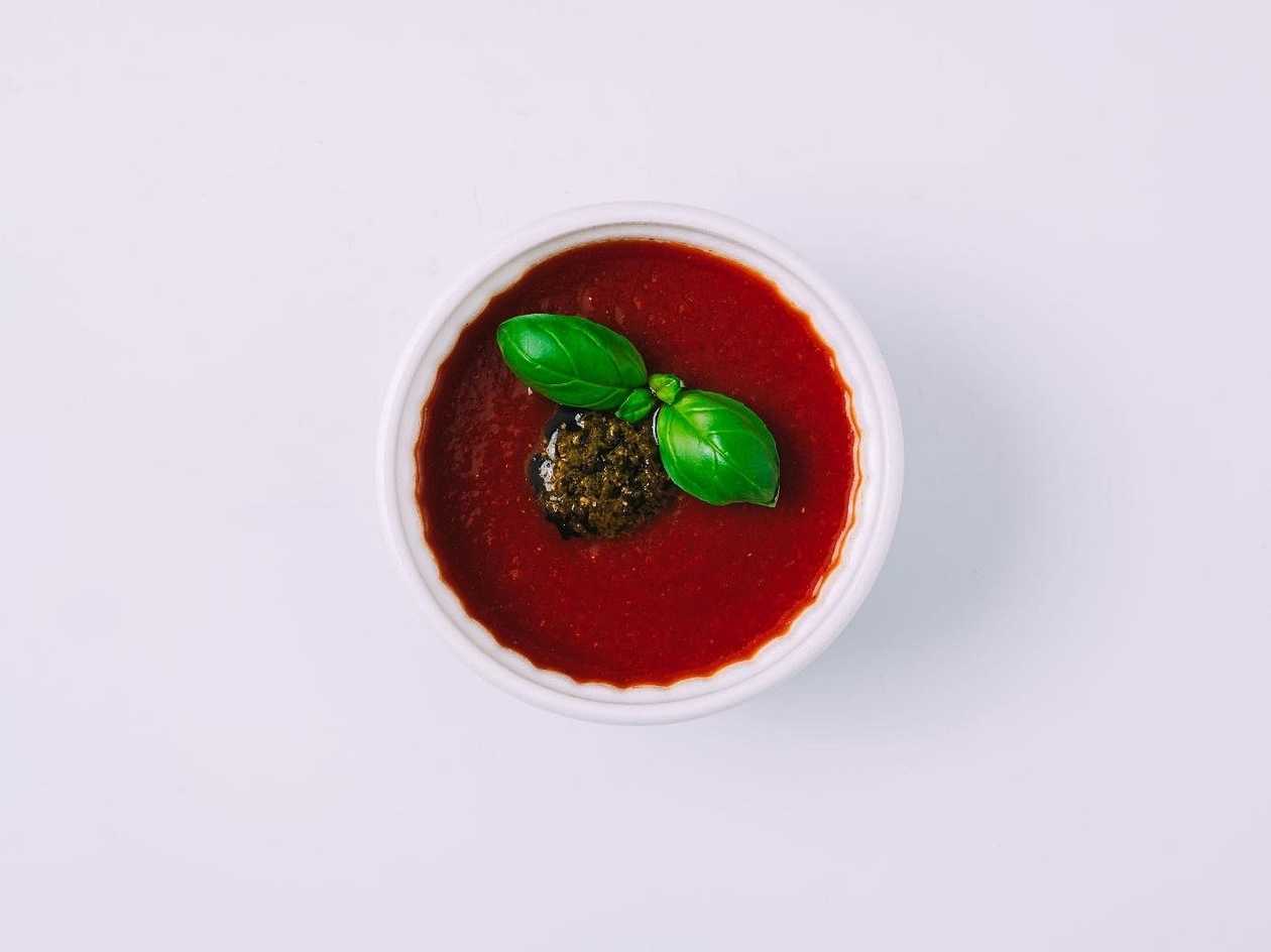 Italská rajčatová polévka + pizza chléb zdarma