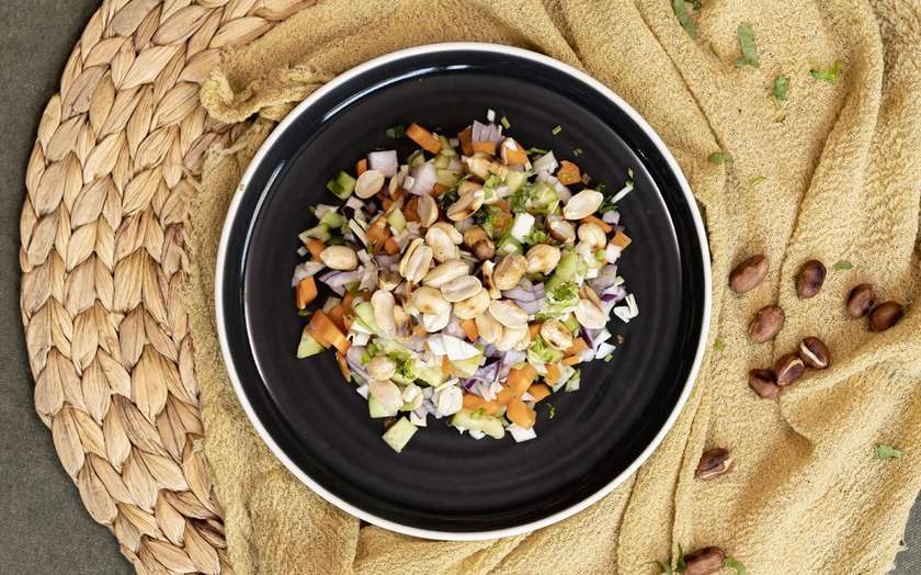 Salată protein peanut