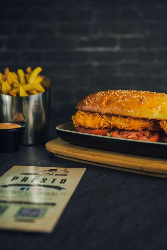 Menu: 153. Crispy Sandwich +domáce hranolky(100g) + dresing