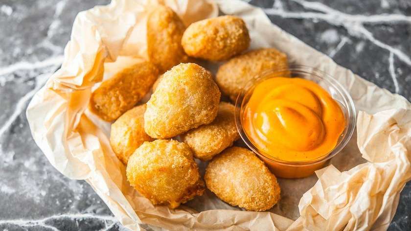 Vürtsikad juustupallid kastmega