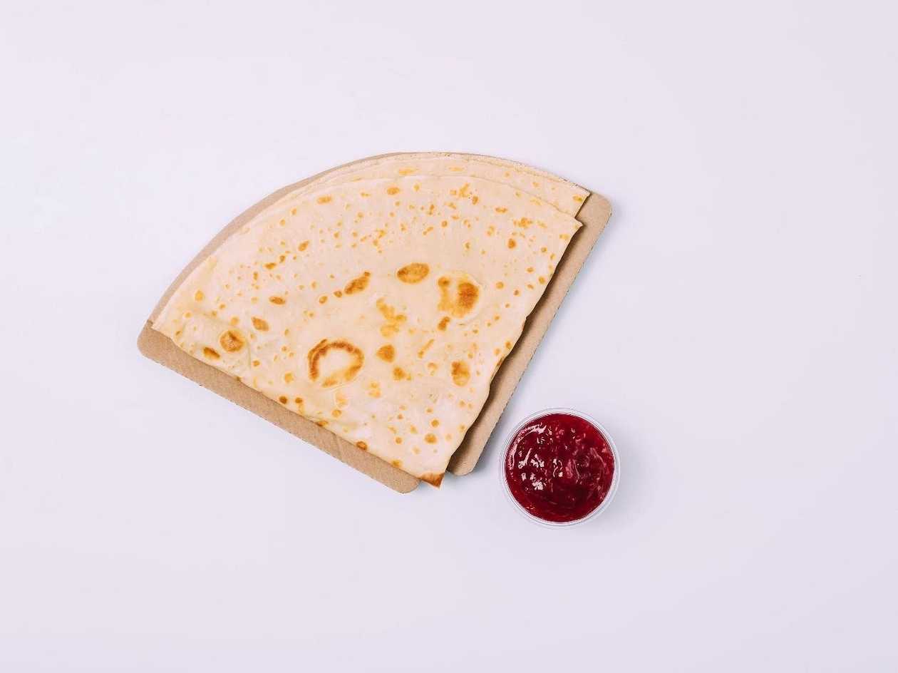 Palačinka s jahodovou marmeládou