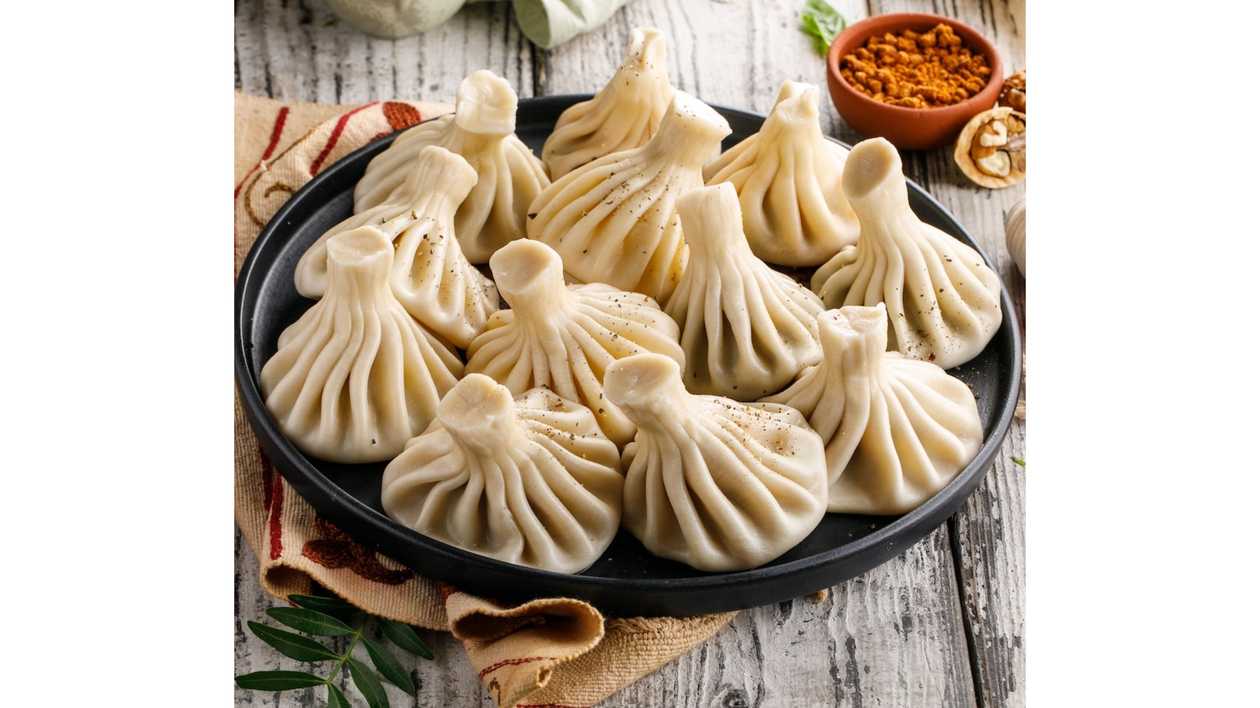 5 Khinkali with chicken in spicy cream sause
