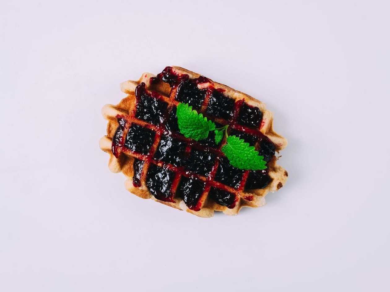 Vafle s jahodovou marmeládou