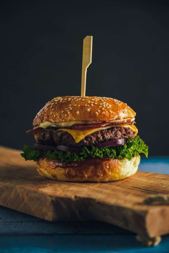 Menu: 141.Tasty Burger + Domáce hranolky (100g) + dresing