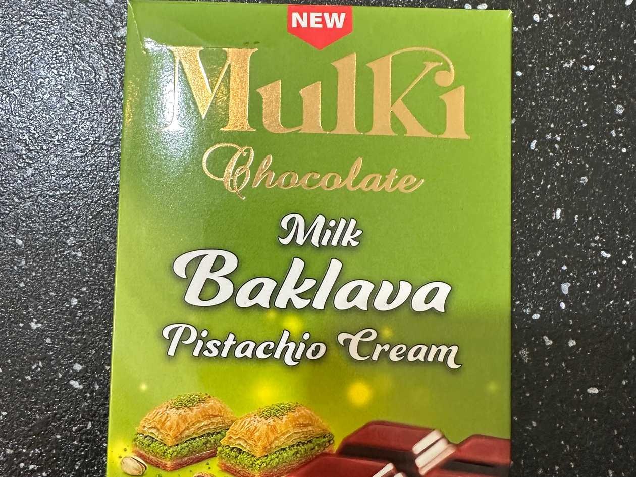 Milk baklava pistachio cream