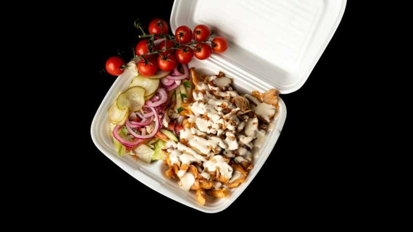 Kebabas lėkštėje