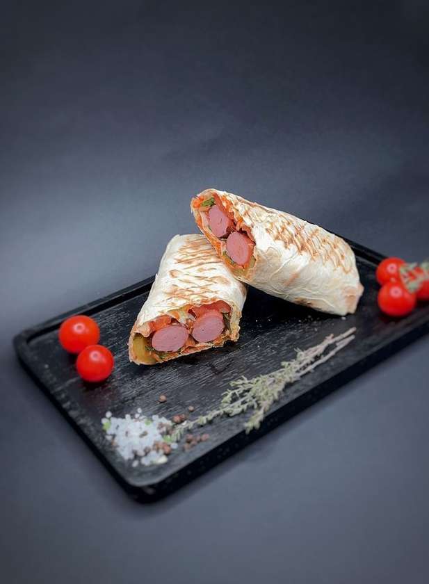 Хот-дог у лаваші з двома молочними сосисками