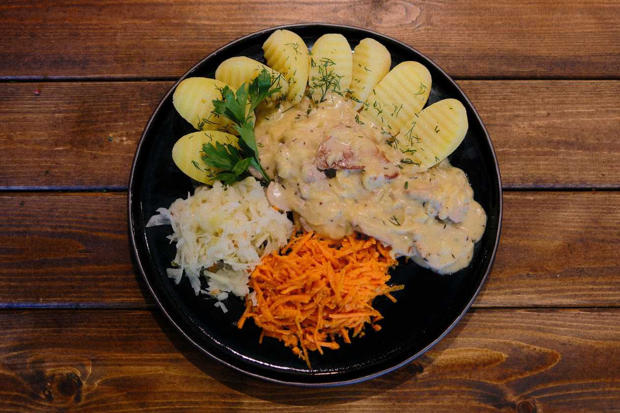 Cūkgaļas fileja sinepju mērcē