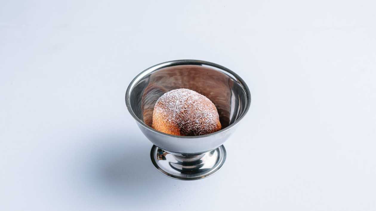 Chocolate deep fried dough with nutella (1pc)