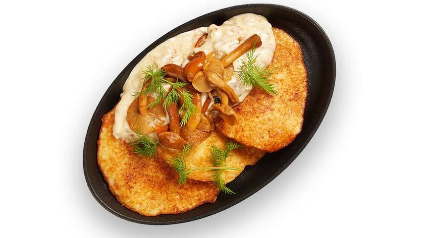 Potato pancakes with chanterelle mushrooms and bacon sauce