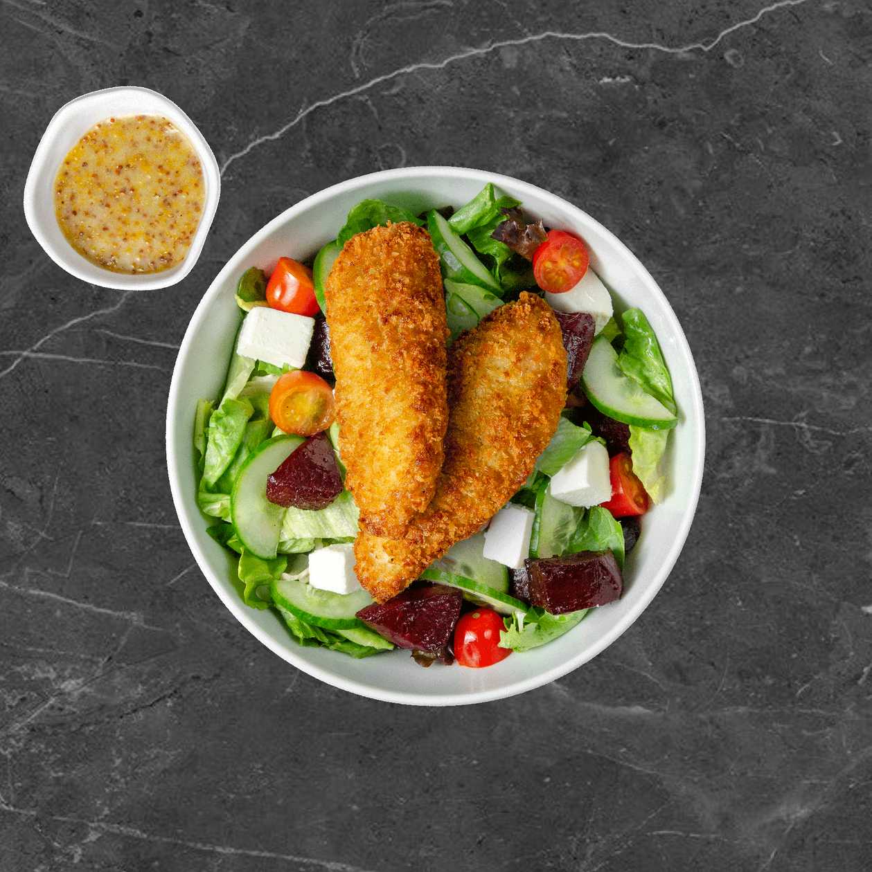 Salotos su traškiais vištienos piršteliais ir keptais burokėliais