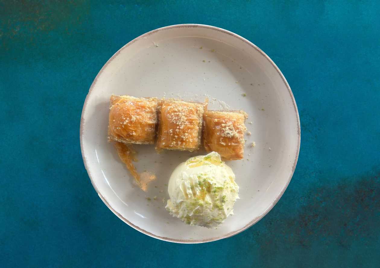 Baklava clasica cu nuca