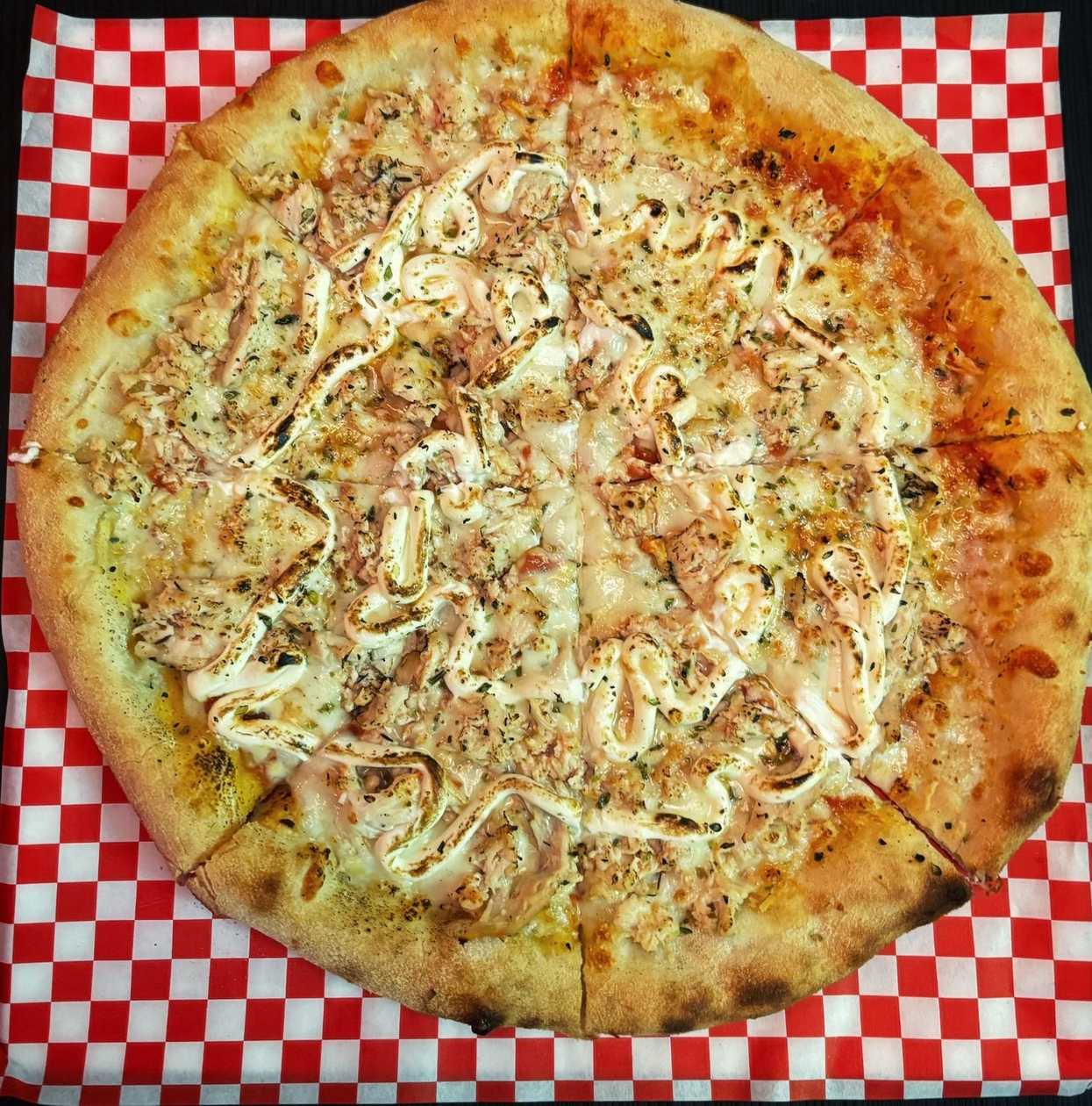 Chicken Pizza with Catupiry Cheese