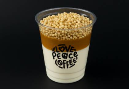 Gustare Proteică cu Iaurt și Unt de Arahide