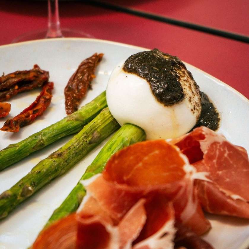 Burrata con Asparagi