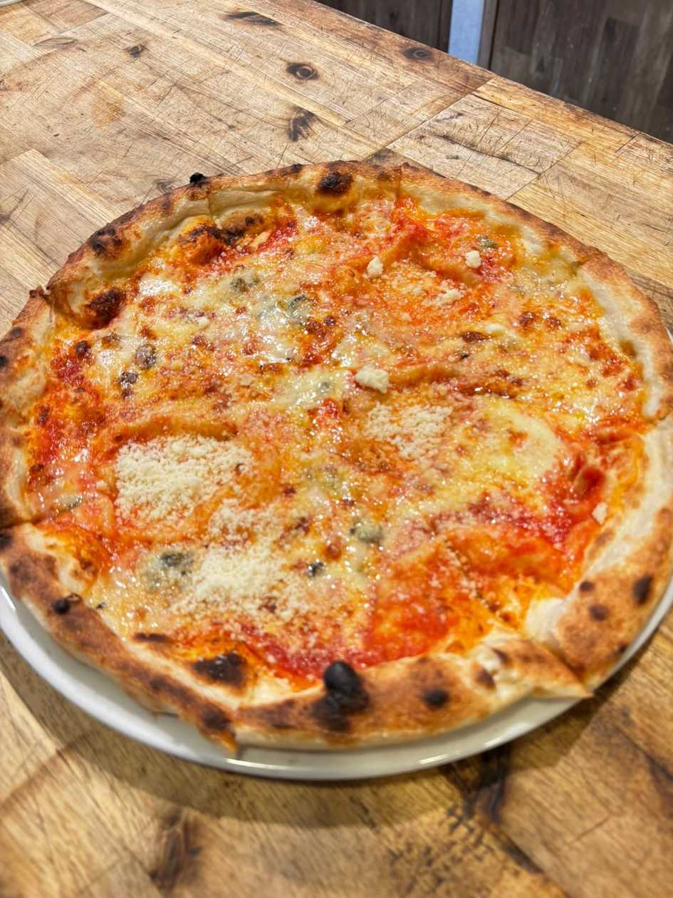 Pizza quattro formaggi