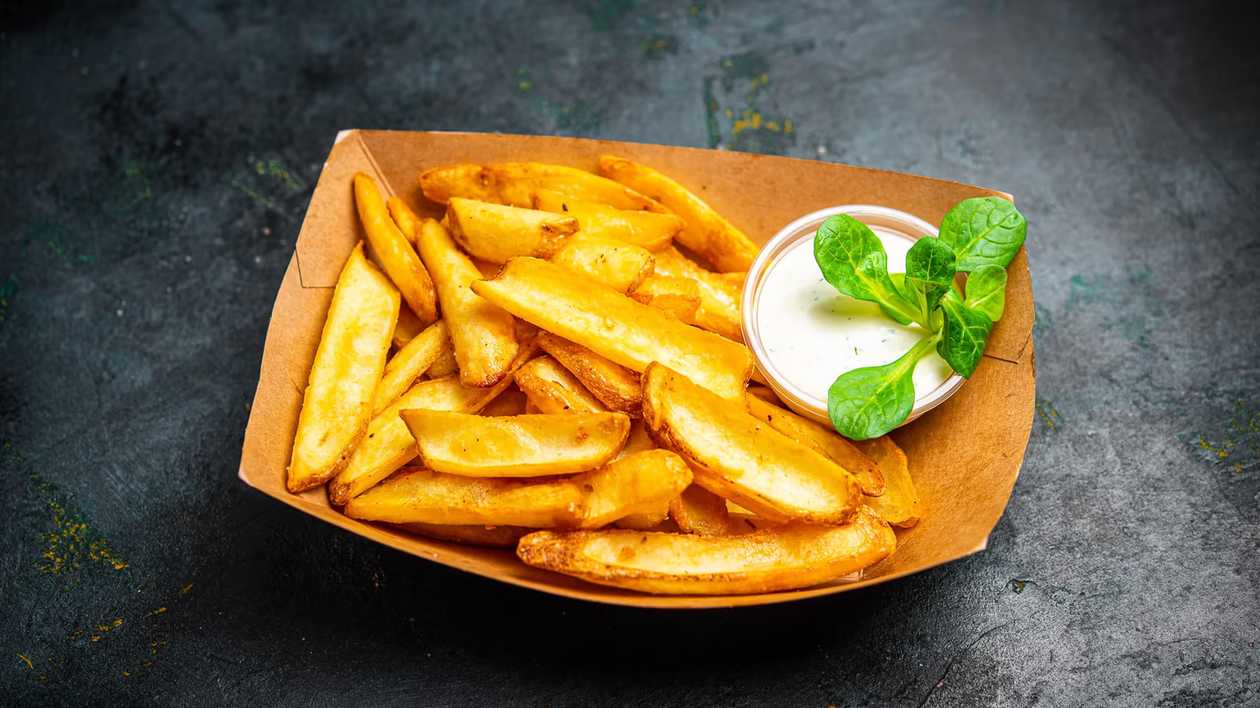 Friikartulid kastmega