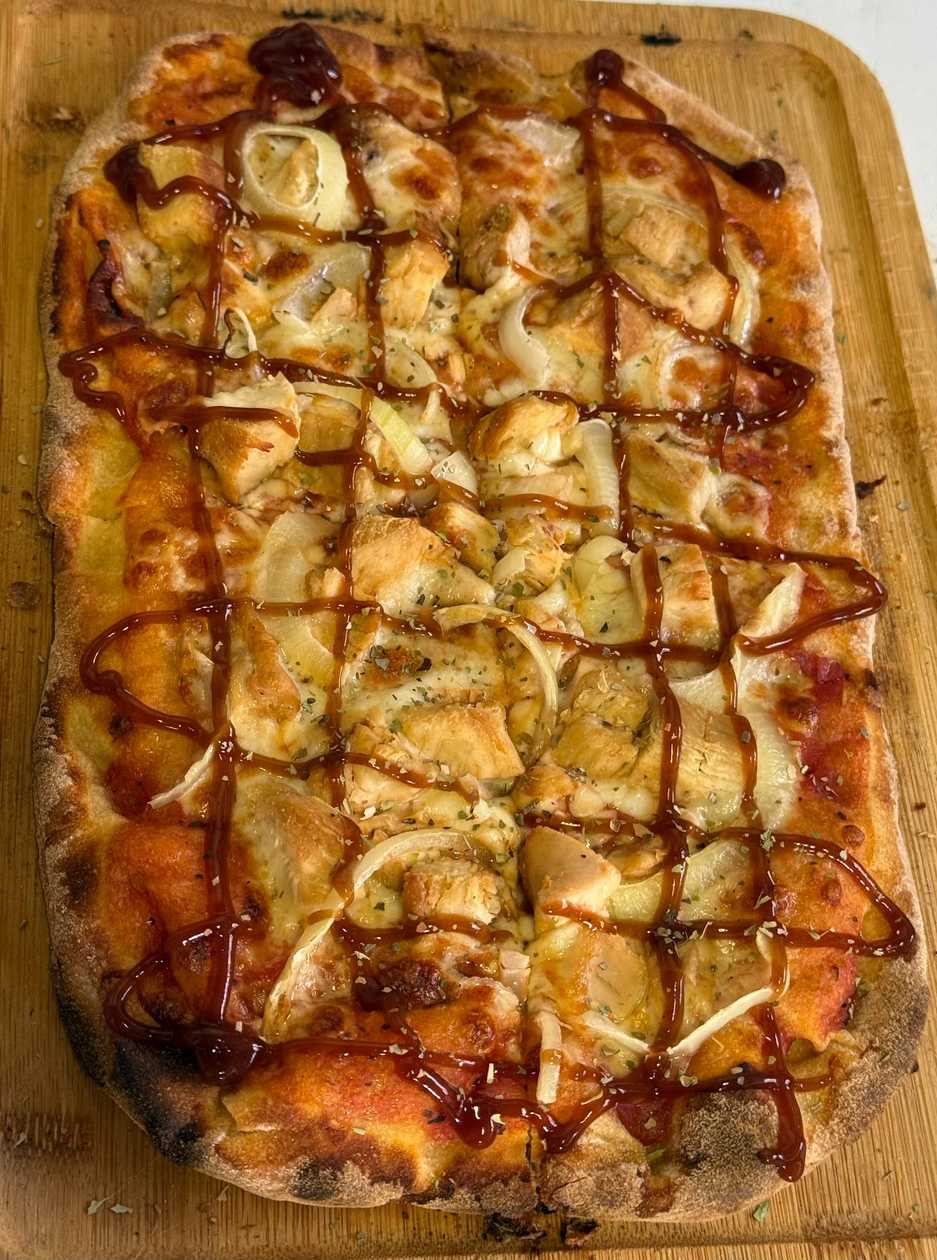 BBQ chicken pinsa