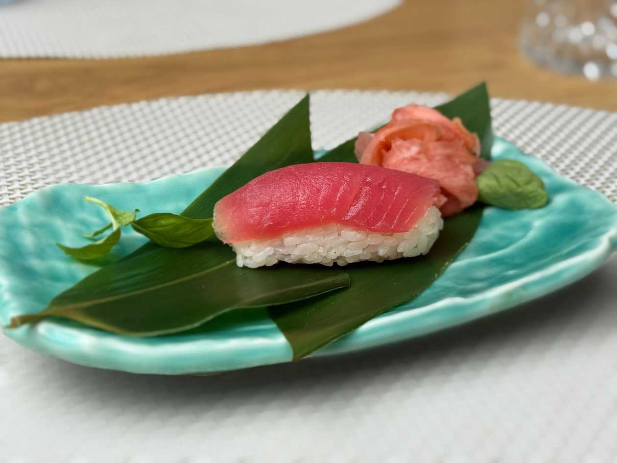 Nigiri tuna