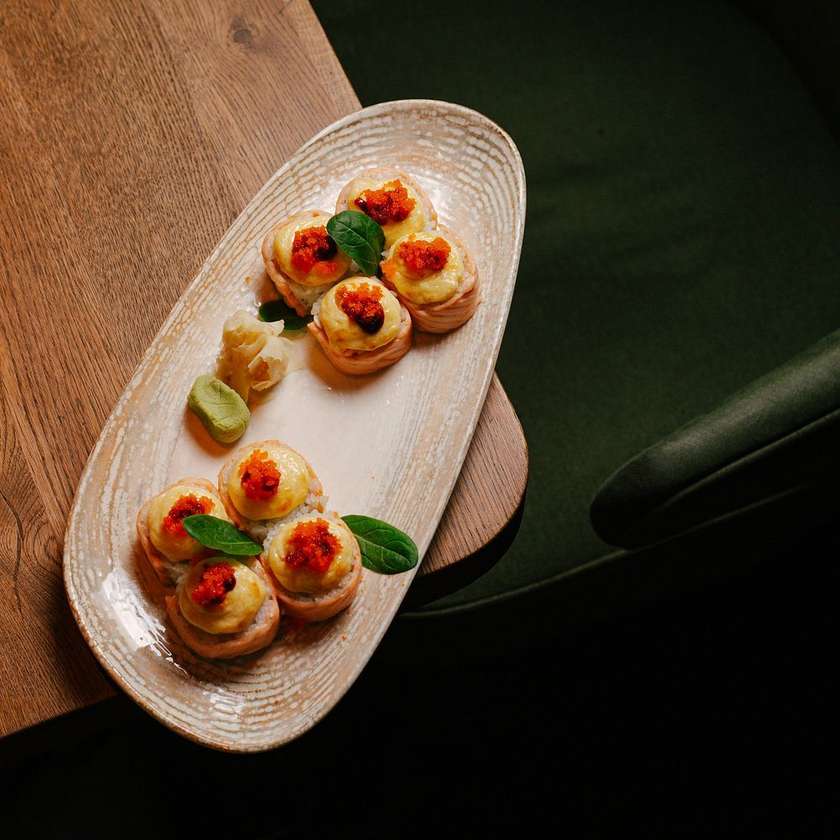 Roll with baked salmon and three cheeses