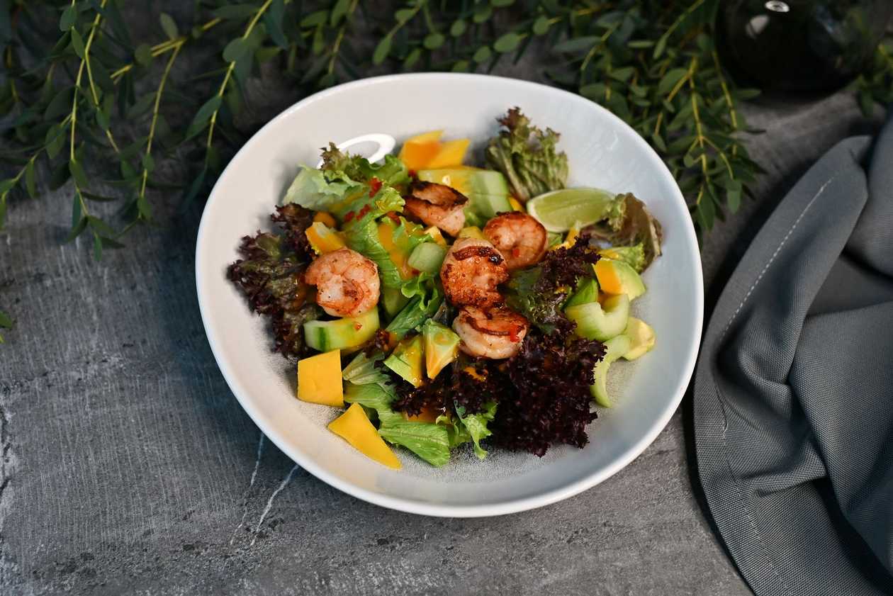 Tiger prawn-mango salad