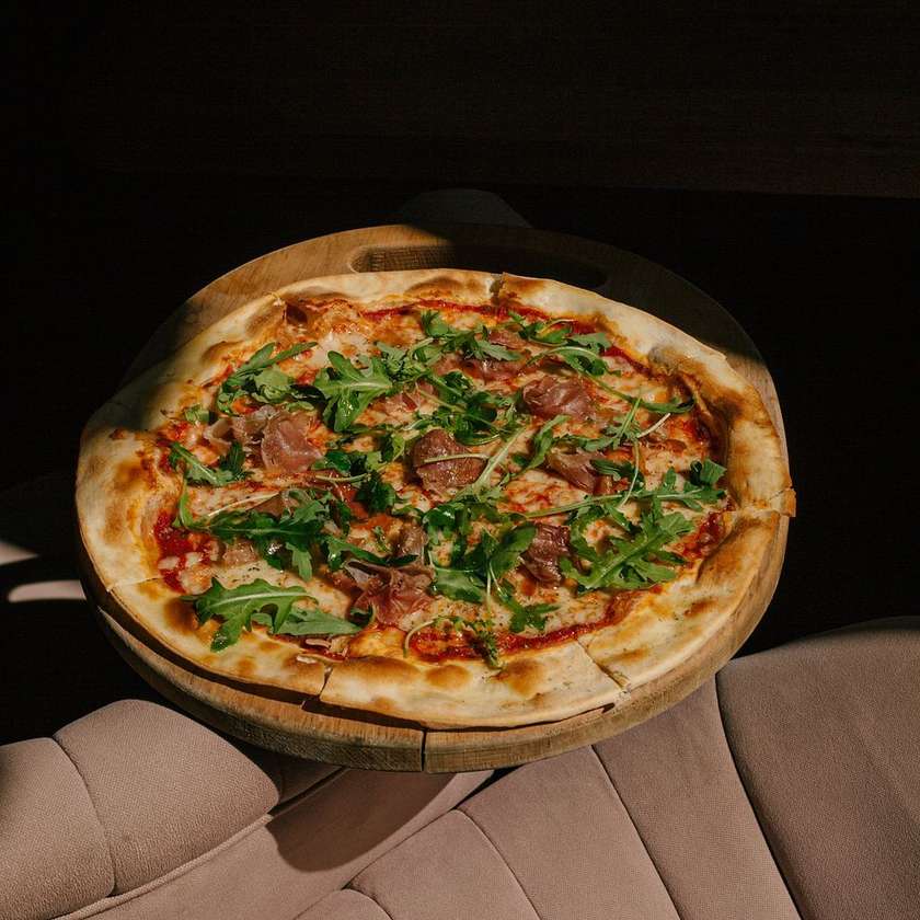 Pizza with Prosciutto and Arugula