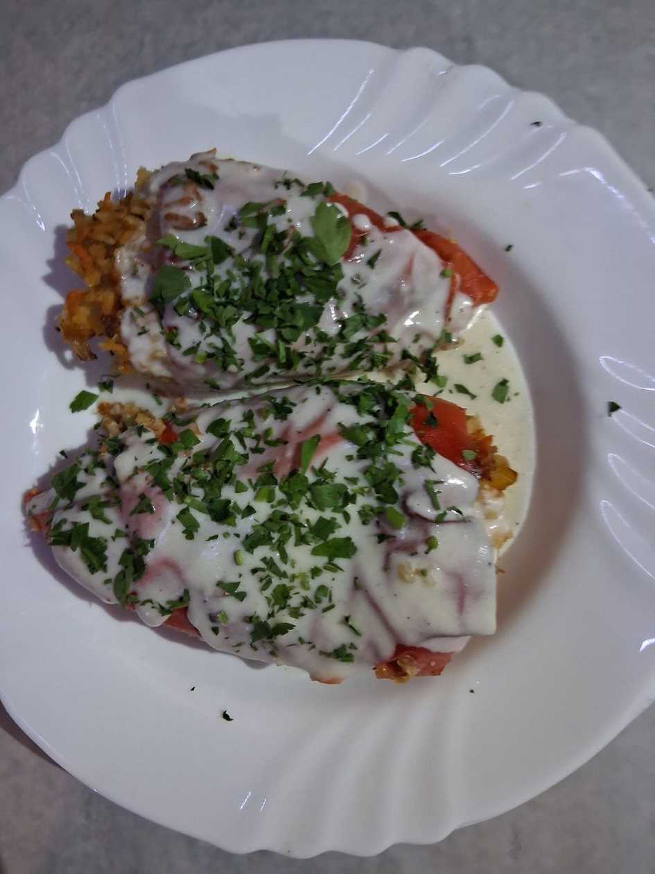 Пълнени чушки с кайма и ориз сос бешамел (ОБ)