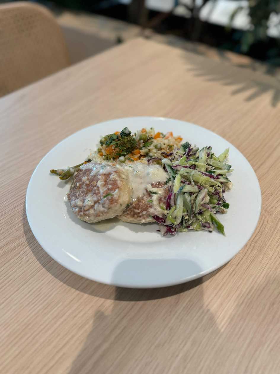 Tvaicētas līdakas frikadeles mārrutku mērcē