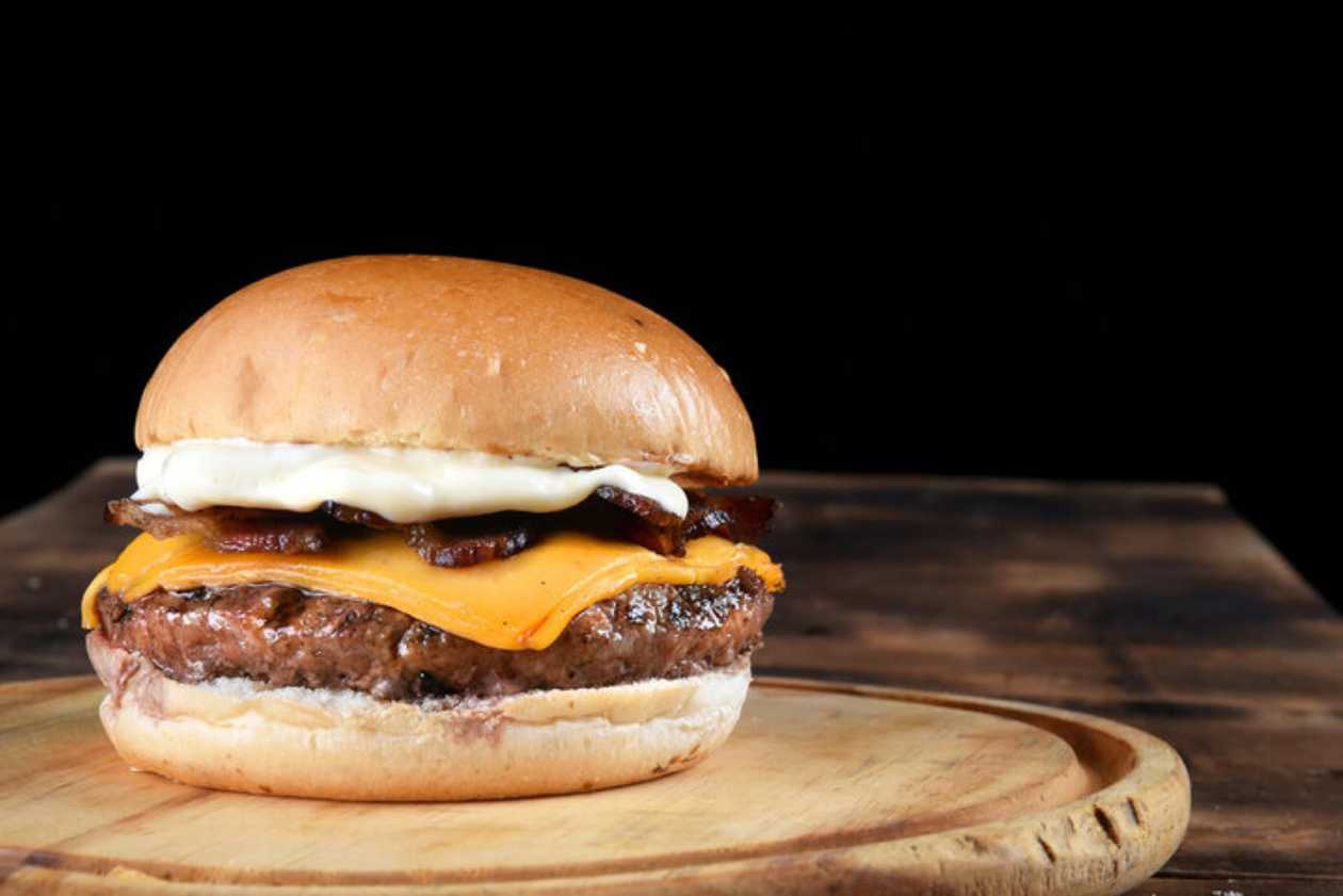 Cheeseburger Vita Cu Ou