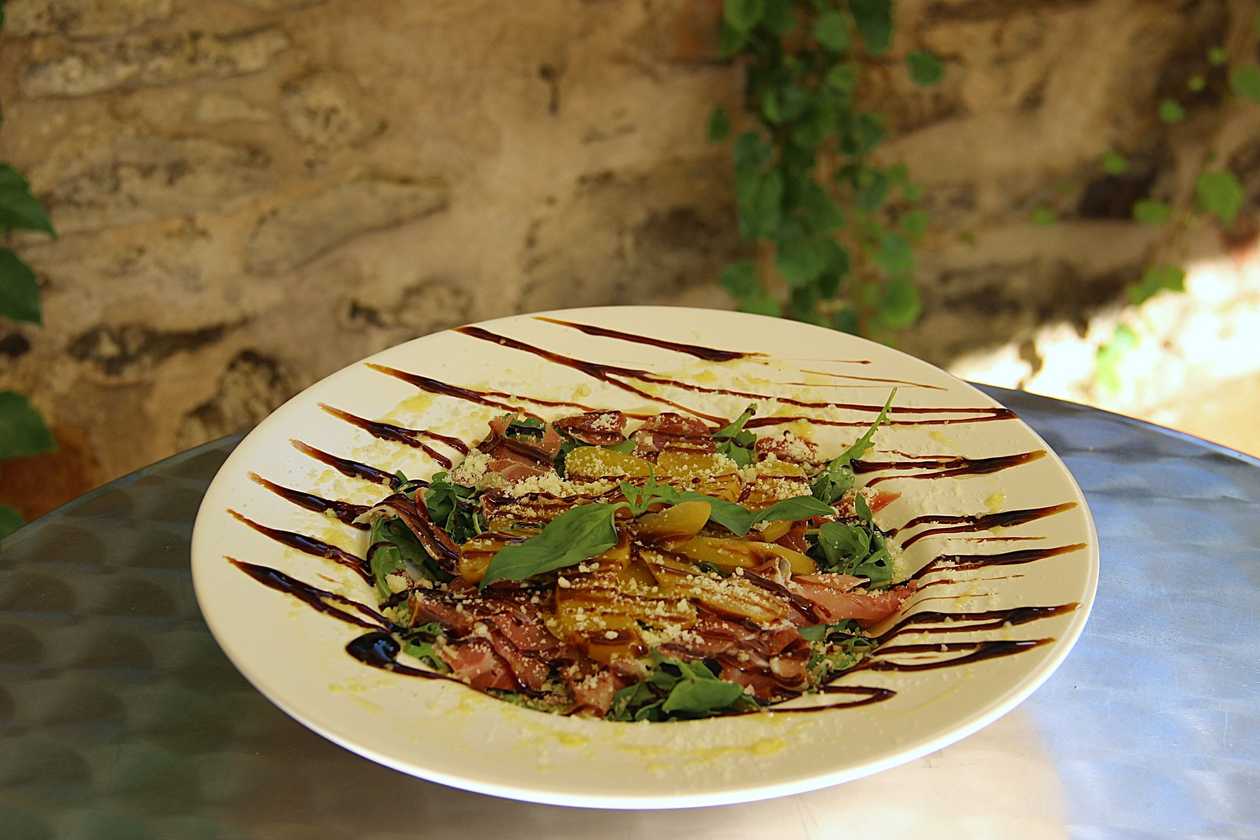 Pesca con prosciutto