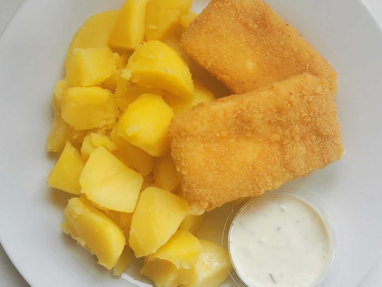 Smažená mozzarella, vařené brambory