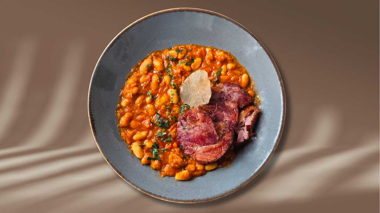 Bean stew with smoked ham