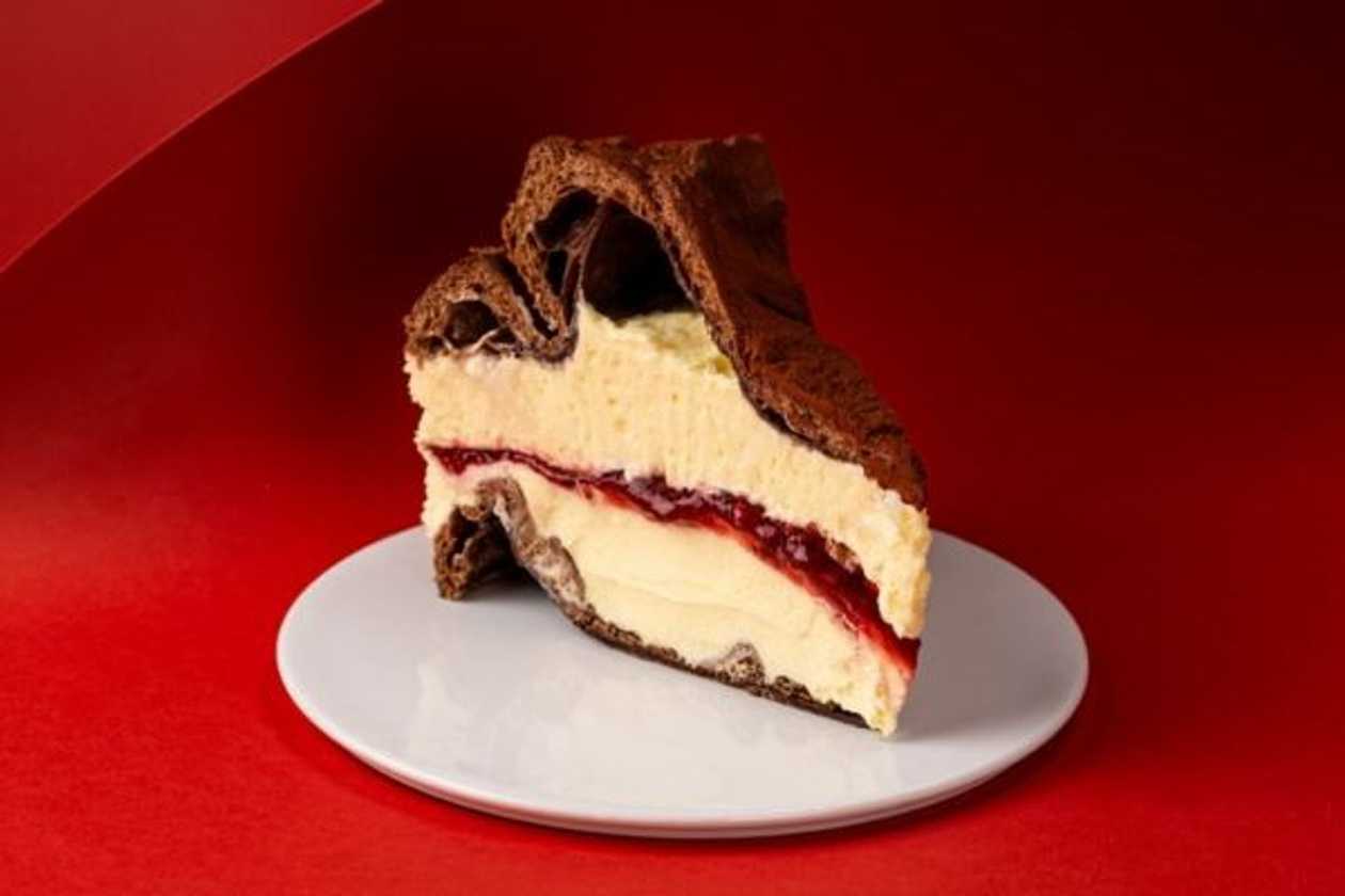 Karpatka czekoladowa z konfiturą z malin