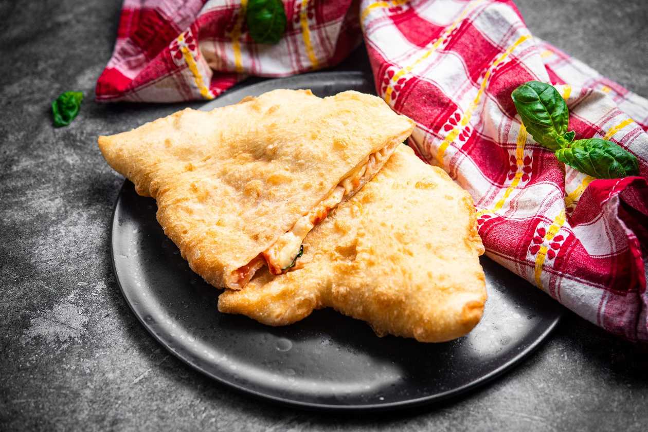 Friteeritud pitsa Salame