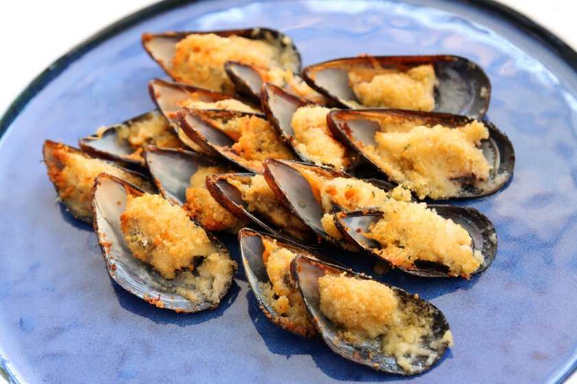 Mussels in panko breadcrumbs with fries and cocktail sauce