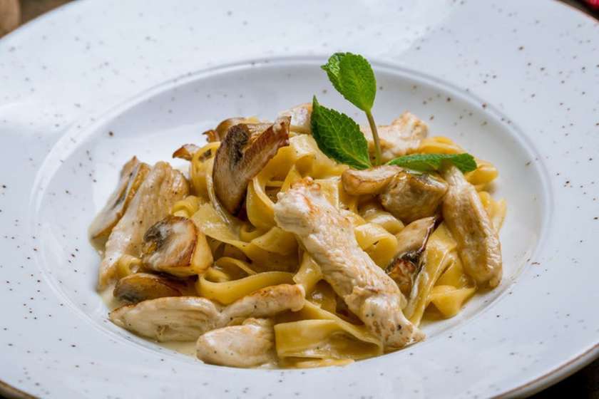 PENNE CU PUI SI CIUPERCI