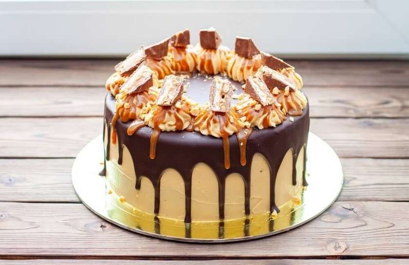 DATES CAKE WITH SALTED CARAMEL