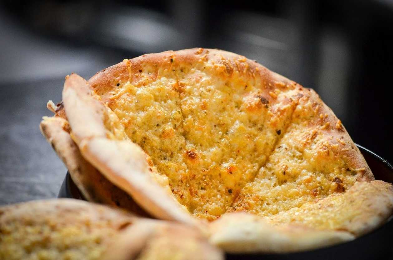 Focaccia Cu Parmezan