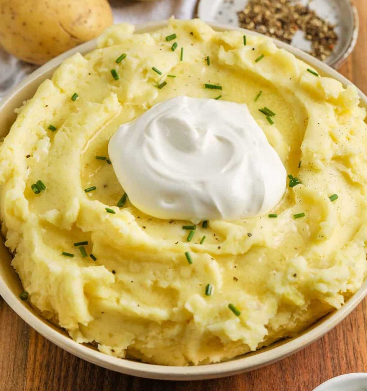 SMASHED NEW POTATOES, WITH SPICES AND SOUR CREAM