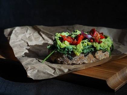 Chléb s Avokádem, Cherry Rajčátky, Ředkvičkou a Semínky