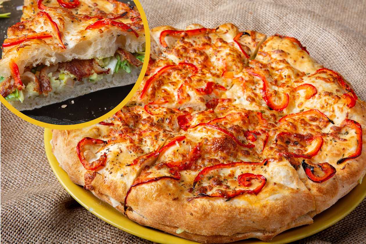 Focaccia with chicken and curry sauce