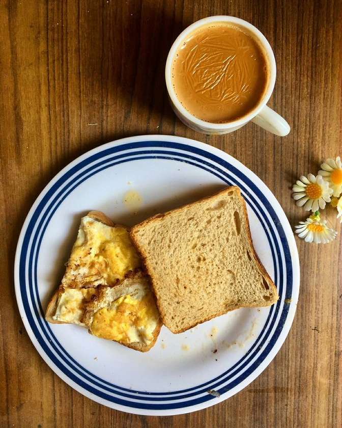 Lipton with egg and toasted bread