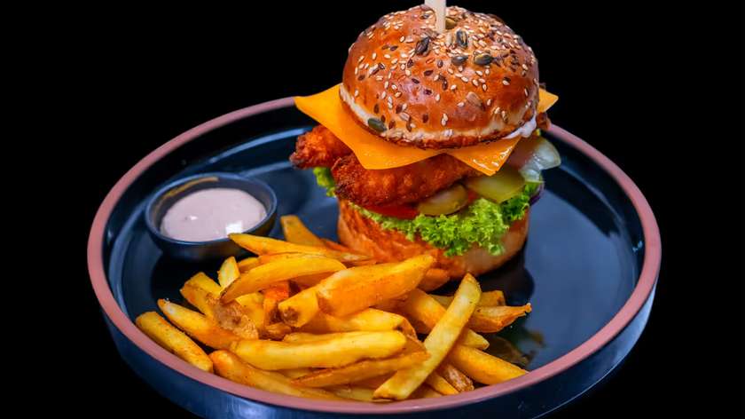 CRISPY CHICKEN BURGER