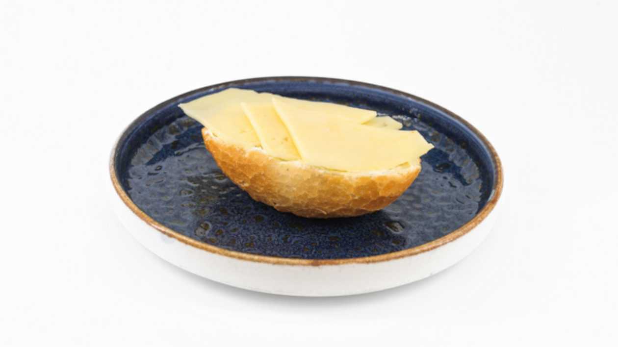 Bread rolls with cheese