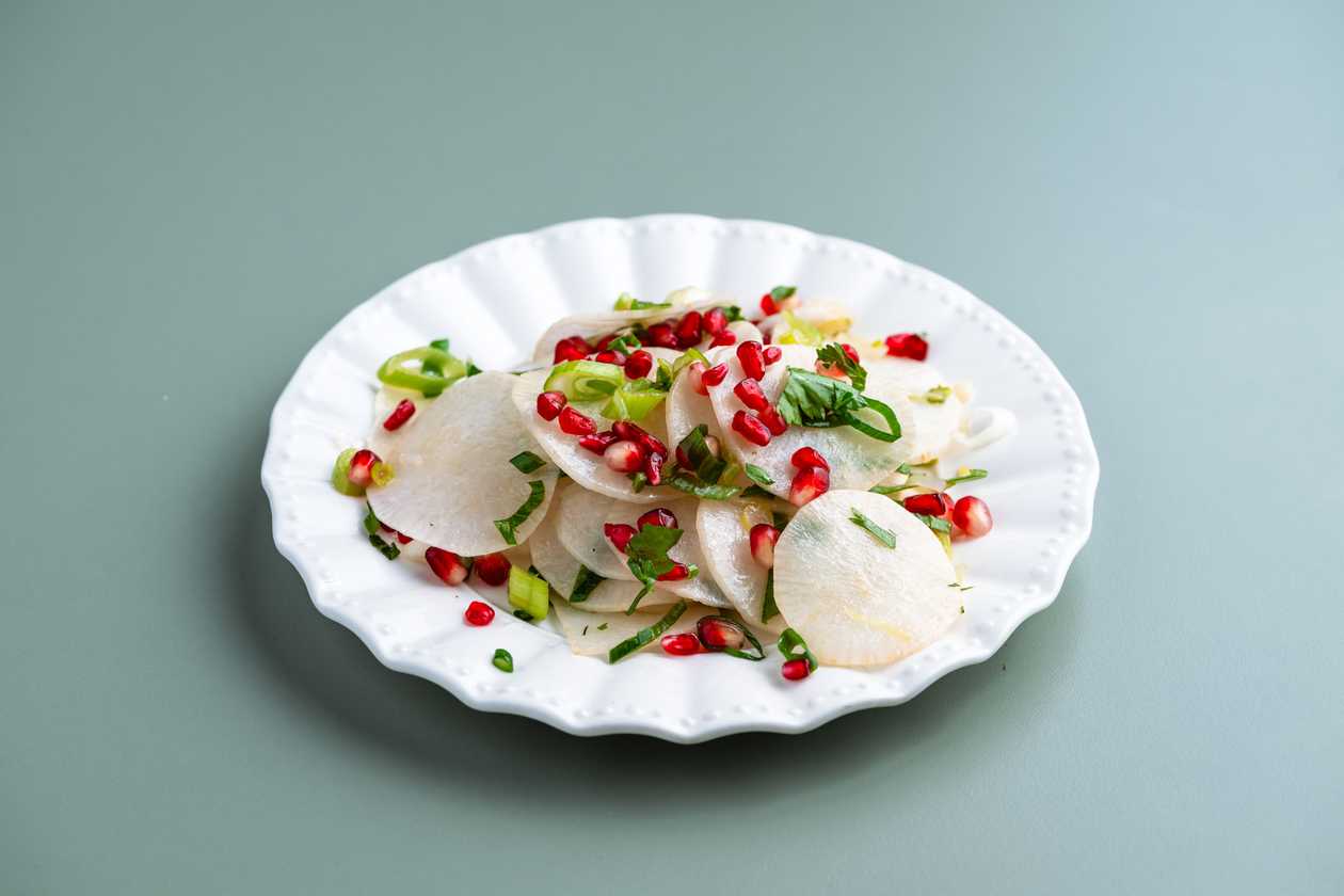 Salată De Ridichi Cu Ceapă Verde