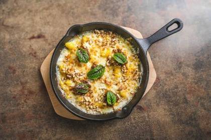 Blue cheese pasta, nuts and mozzarella