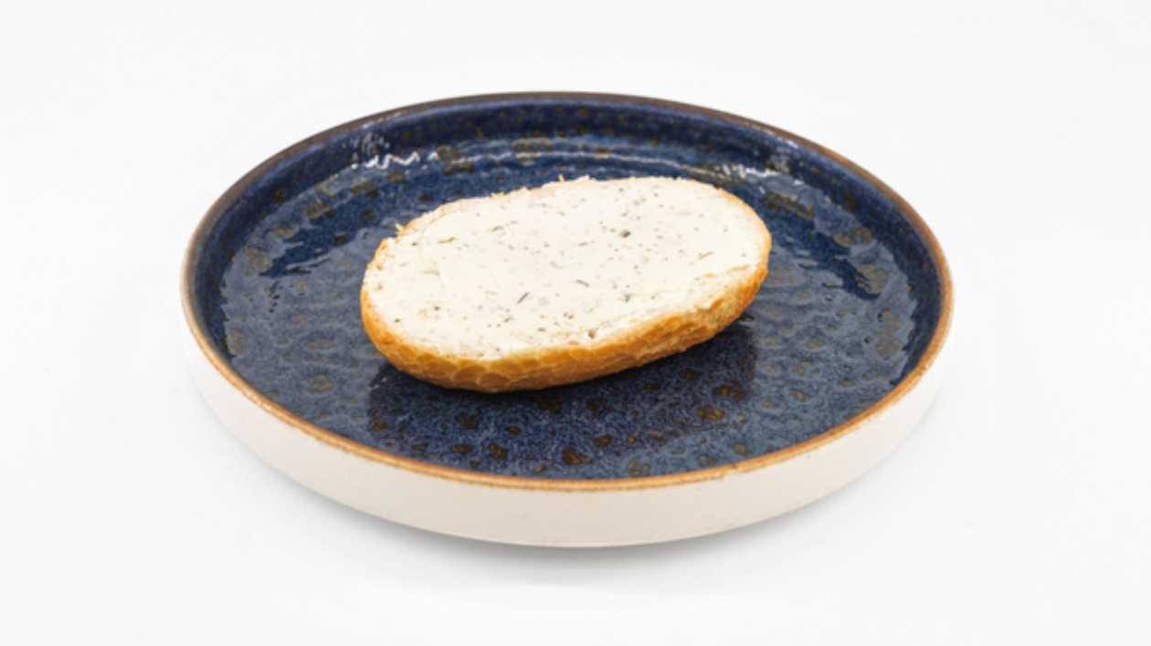 Bread rolls with cream cheese