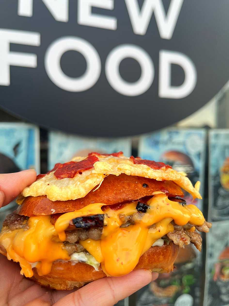 Pizza Smash Chilli Cheese Burger🍕🧀🌶️