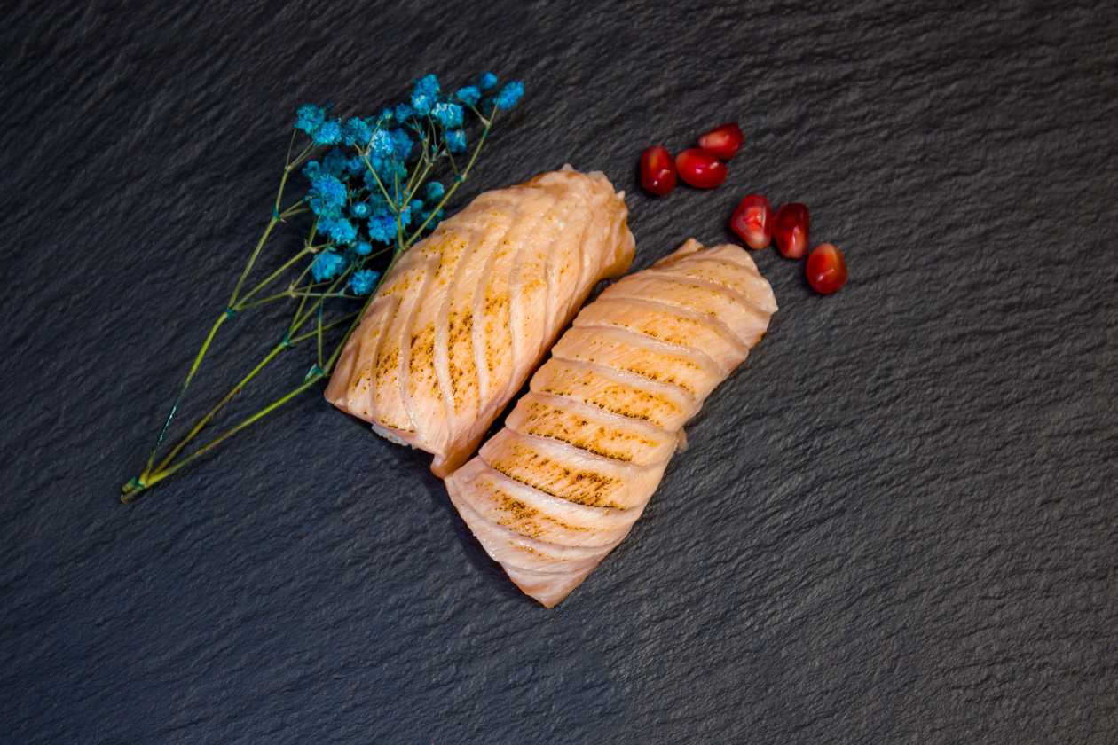 Nigiri ŁOSOŚ PIECZONY | 2 szt